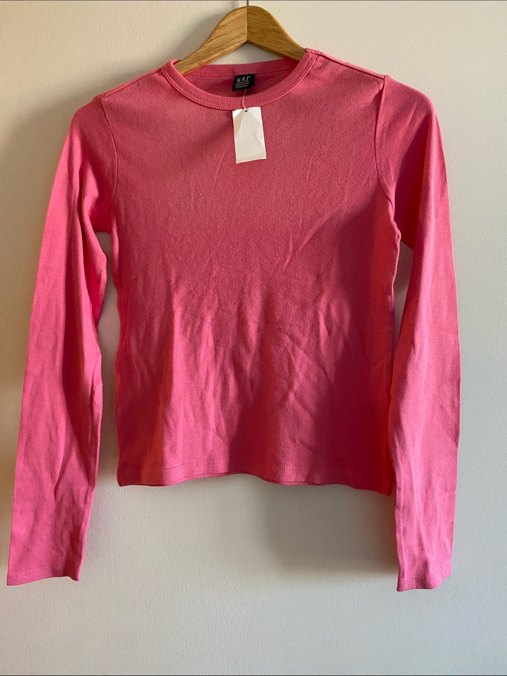 🎀3 for $19✨ GAP Long-Sleeve Crewneck Tee in Bright Pink